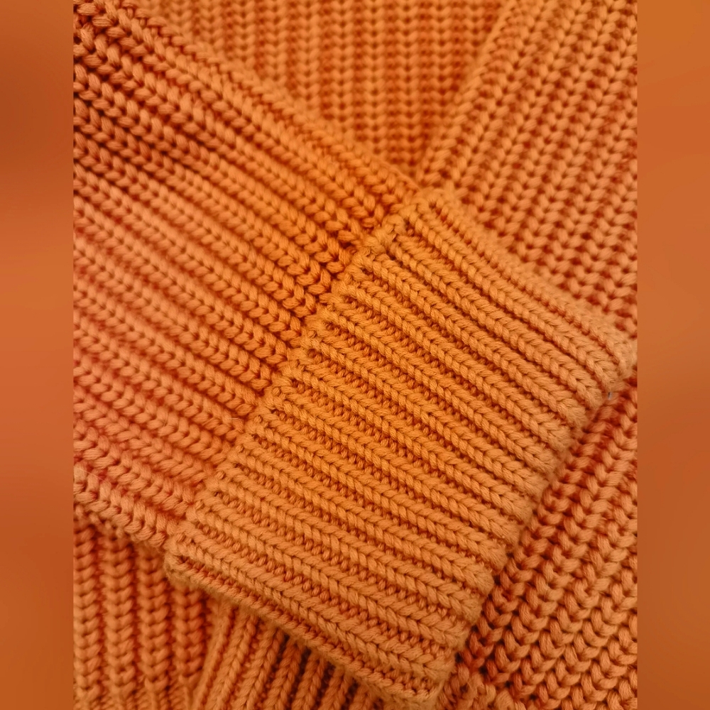 V-neck sweater - Picture 3 of 3